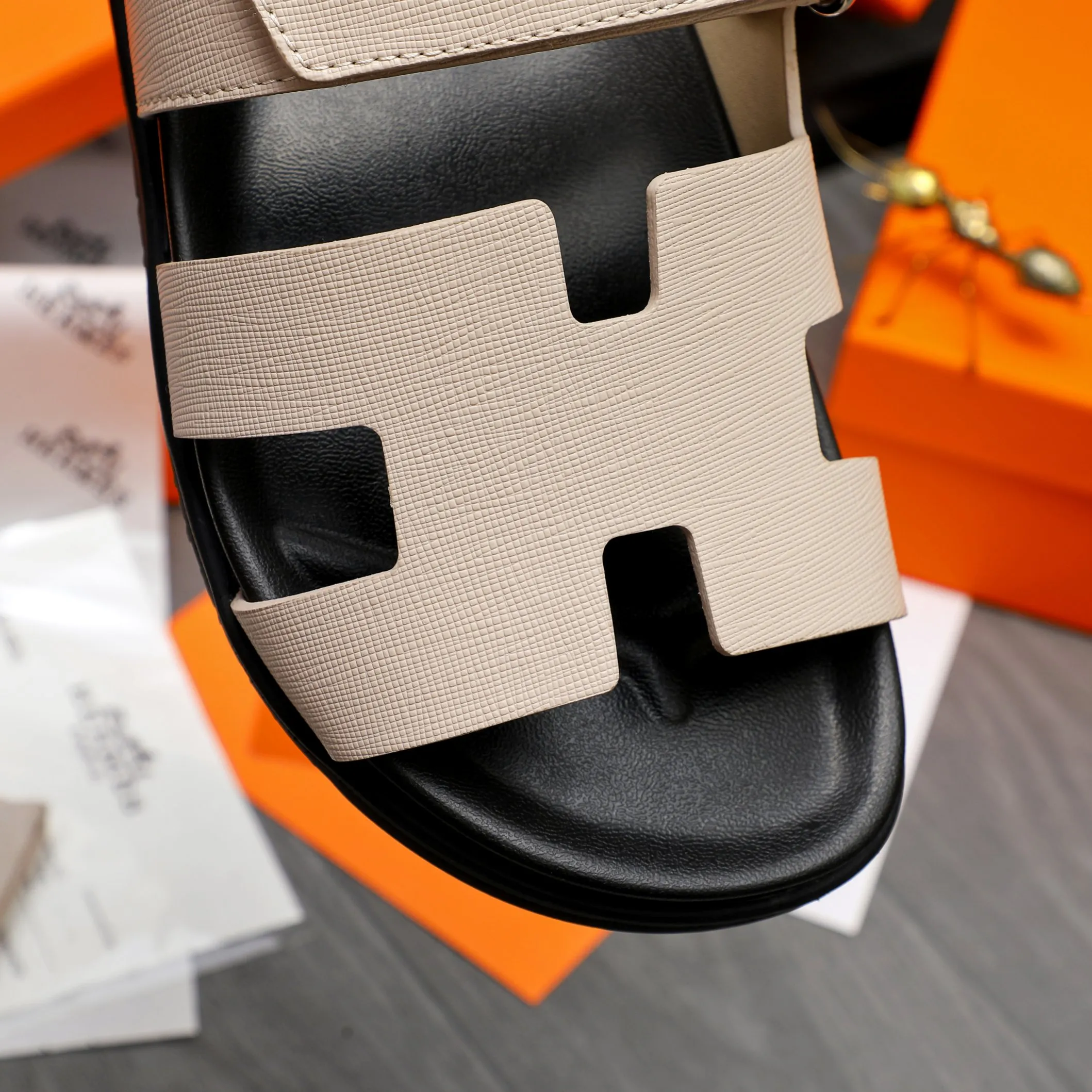 Men's shoes 💰340 Product trademark: Hermes "Hermes" Couple's slippers Regular size: 36-46 Product material: Selected vertical grain cowhide upper, microfiber lining, original outsole